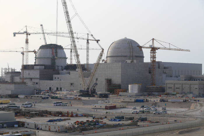UAE 바라카 원전 1호기(오른쪽)와 2호기