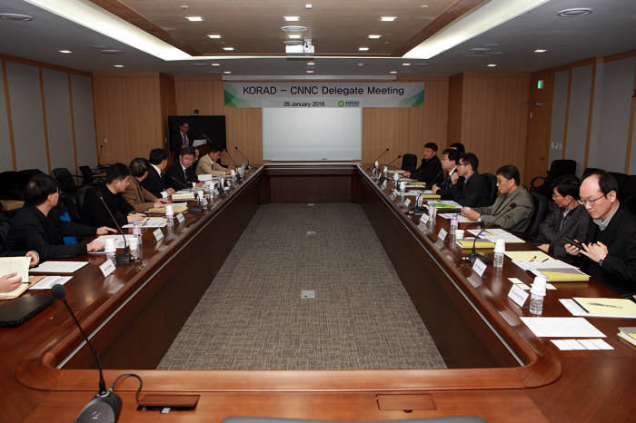 한국원자력환경공단은 29일 경주 본사 대회의실에서 중국 핵공업진단공사와 방폐물 관리사업 협력방안을 논의했다.