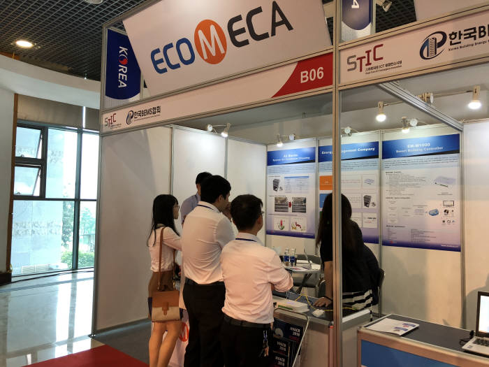 HVACR 베트남 2018에 참가한 에코메카는 IoT 건물자동제어 및 에너지 스마트 건물 제어기를 출품했다.