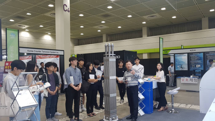 2018 세계 원자력 및 방사선 엑스포에서 열린 한전원자력원료 채용설명회