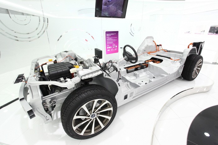 LG화학 기술연구원에 전시된 전기차 배터리(제공:News1)