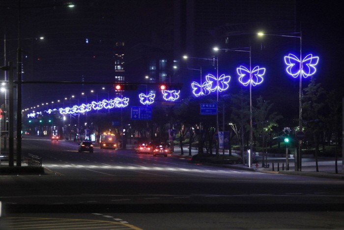 서울 강남구 코엑스 동측 광장 계단 앞 나비터널(제공:중소벤처기업부)