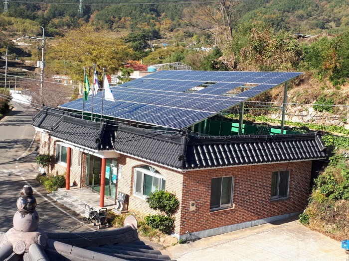 남해 동남치마을의 마을공통체 태양광발전소 모습(제공:경상남도)