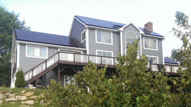 미국 뉴햄프셔주 주택에 설치된 한화큐셀 태양광 모듈(제공:한화큐셀)