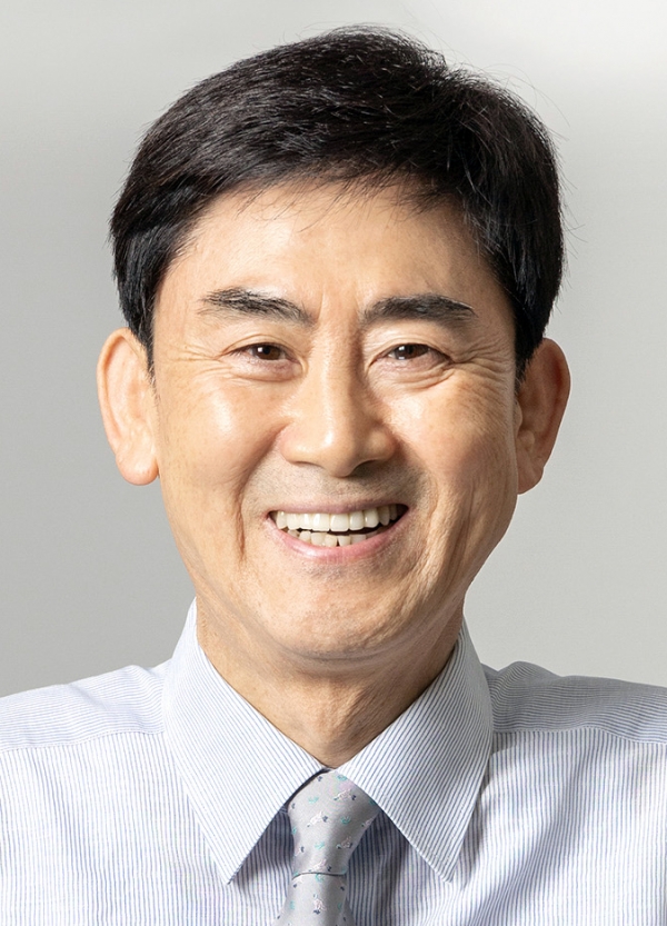 교촌에프앤비가 지난해 11년만에 회사로 복귀한 송종화 부회장을 신임 대표로 공식 선임했다.
